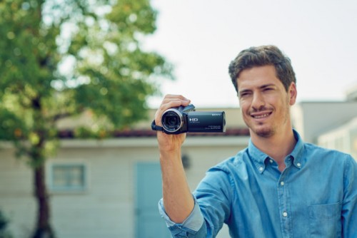 Sonyn uusi Handycam®-mallisto taltioi elämän tähtihetket 4K-tarkkuudella