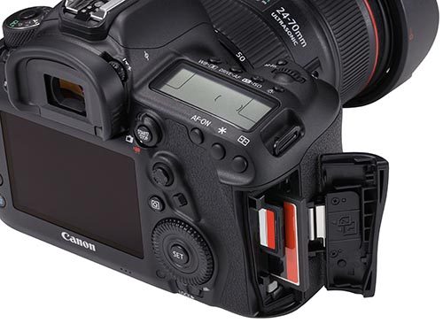 EOS 5D Mark IV Detail Dual card slots Beauty 02